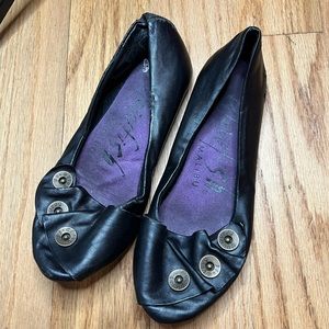 Black Blowfish Flats